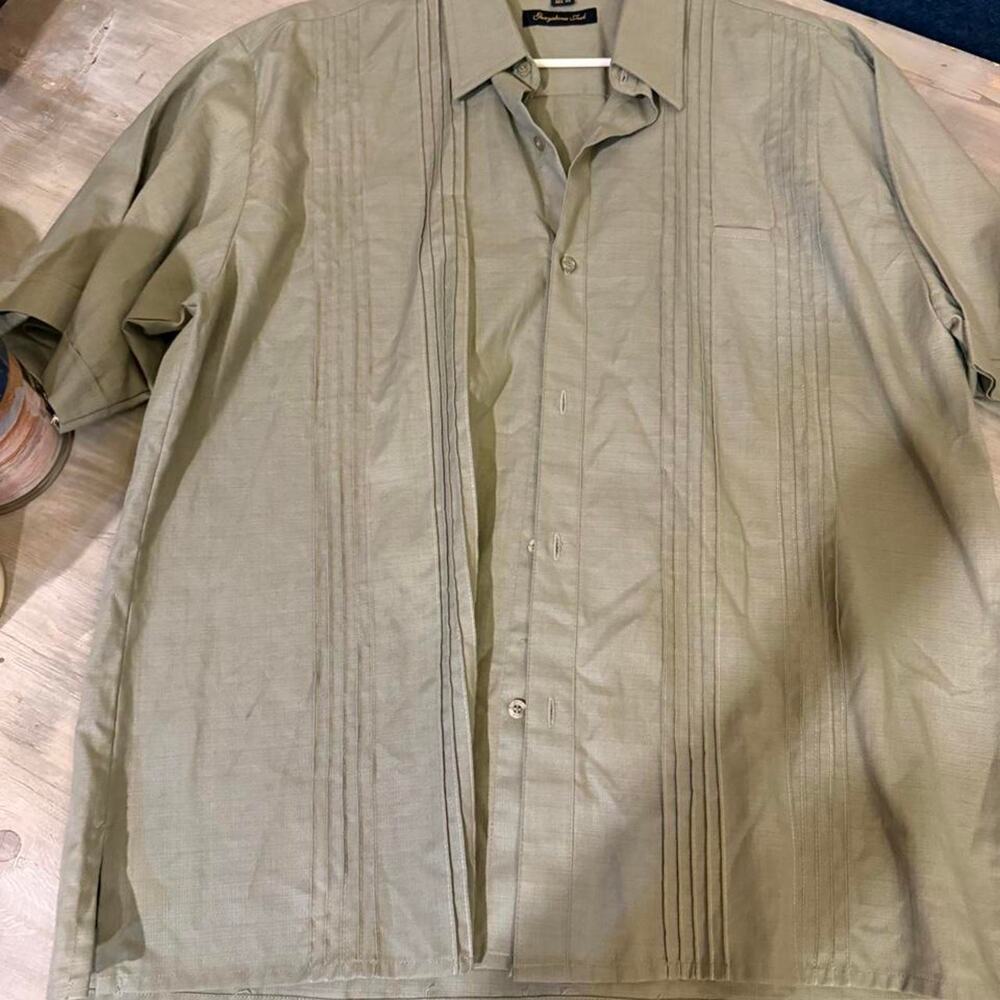 Green guayabera shirt with vertical lines
